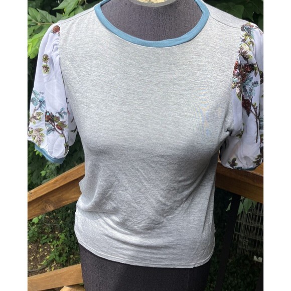 TINY ANTHROPOLOGIE Top Gray Knit Sequin Sheer Floral Short Sleeved T Shirt XS - Picture 1 of 7